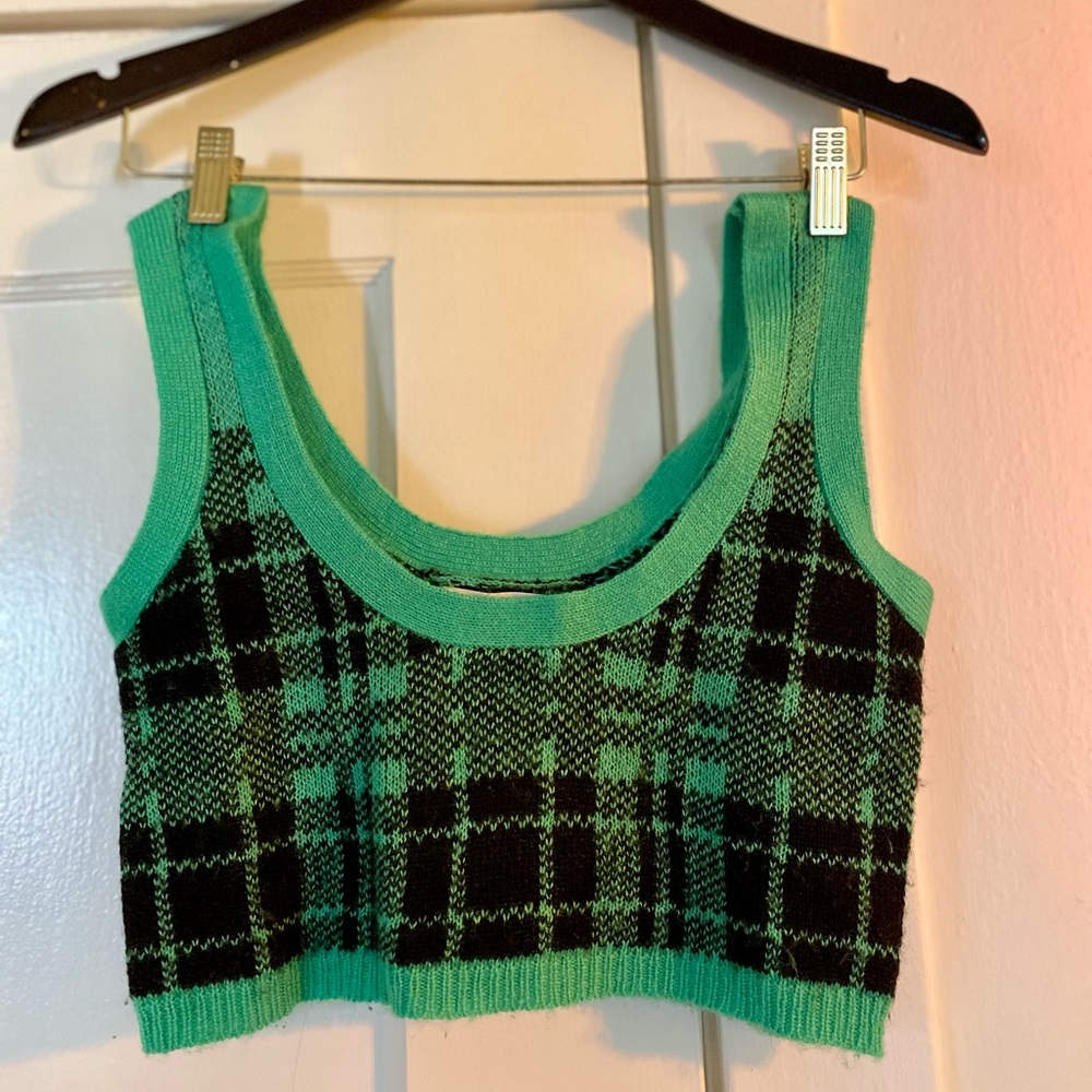 Green/black plaid knit crop top